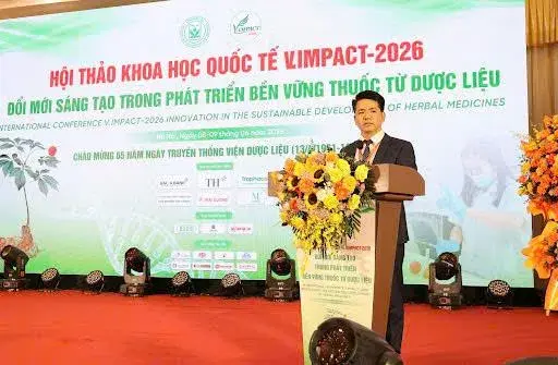 TS. Trần Minh Ngọc, Viện trưởng Viện Dược liệu phát biểu khai mạc hội thảo.